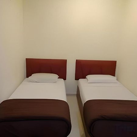 Sea Front Hotel Петалинг Джая Екстериор снимка