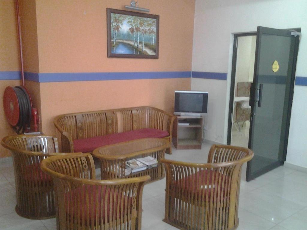Sea Front Hotel Петалинг Джая Екстериор снимка
