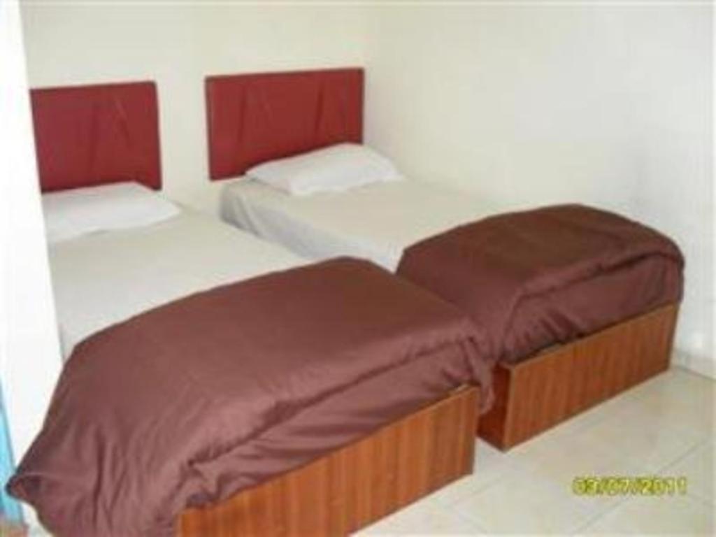Sea Front Hotel Петалинг Джая Екстериор снимка