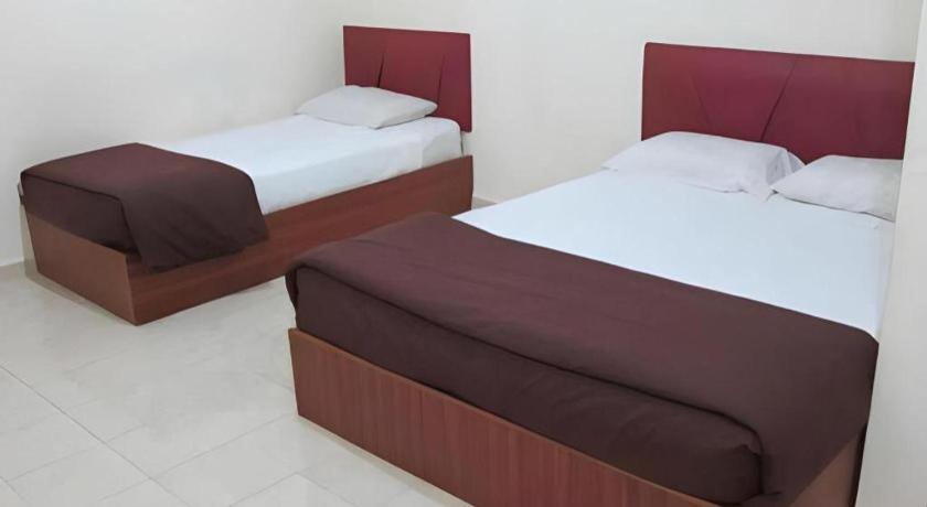 Sea Front Hotel Петалинг Джая Екстериор снимка