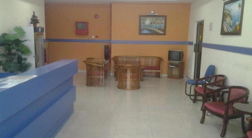 Sea Front Hotel Петалинг Джая Екстериор снимка