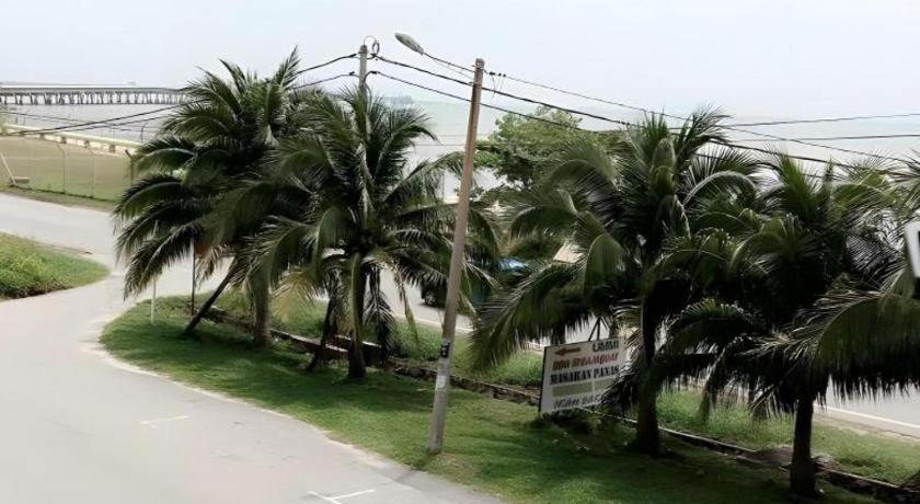 Sea Front Hotel Петалинг Джая Екстериор снимка