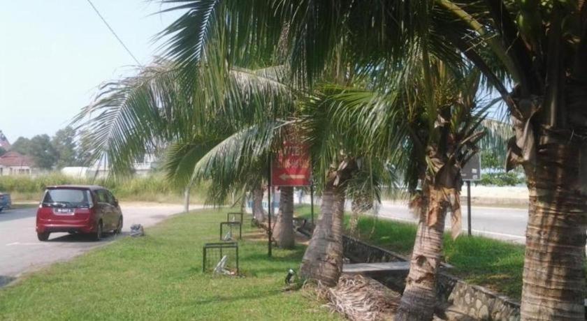 Sea Front Hotel Петалинг Джая Екстериор снимка